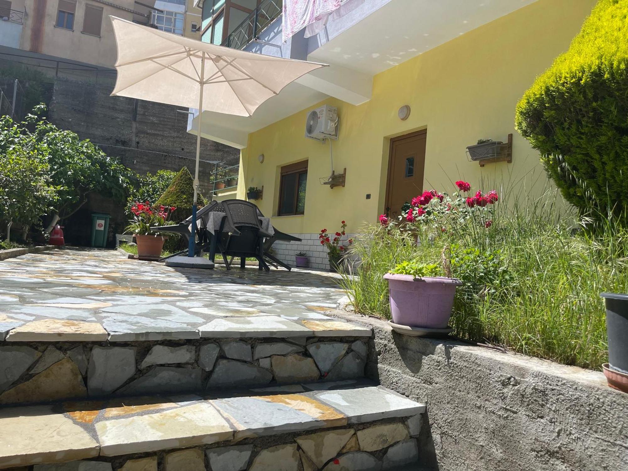 Artur'S Apartment Gjirokaster Exterior photo
